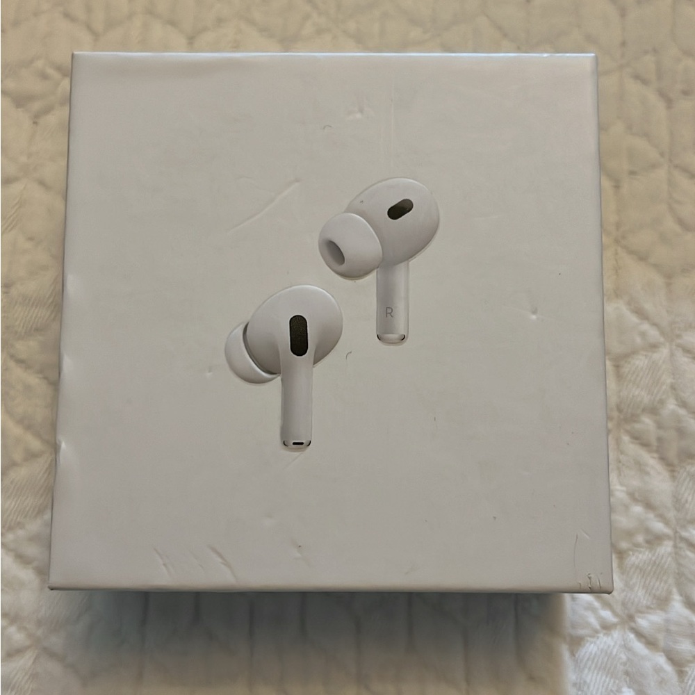 Apple White AirPods Pro Earbuds with Compact Charging Case Artwork